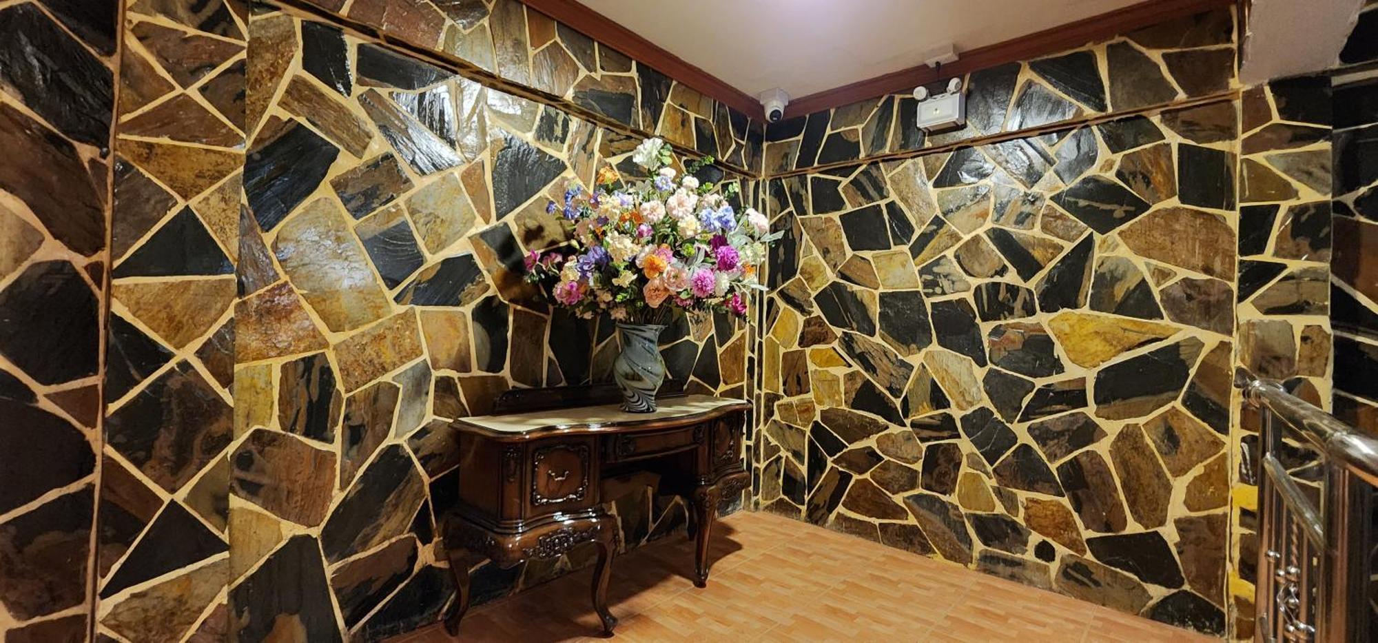 Arya Locanda *