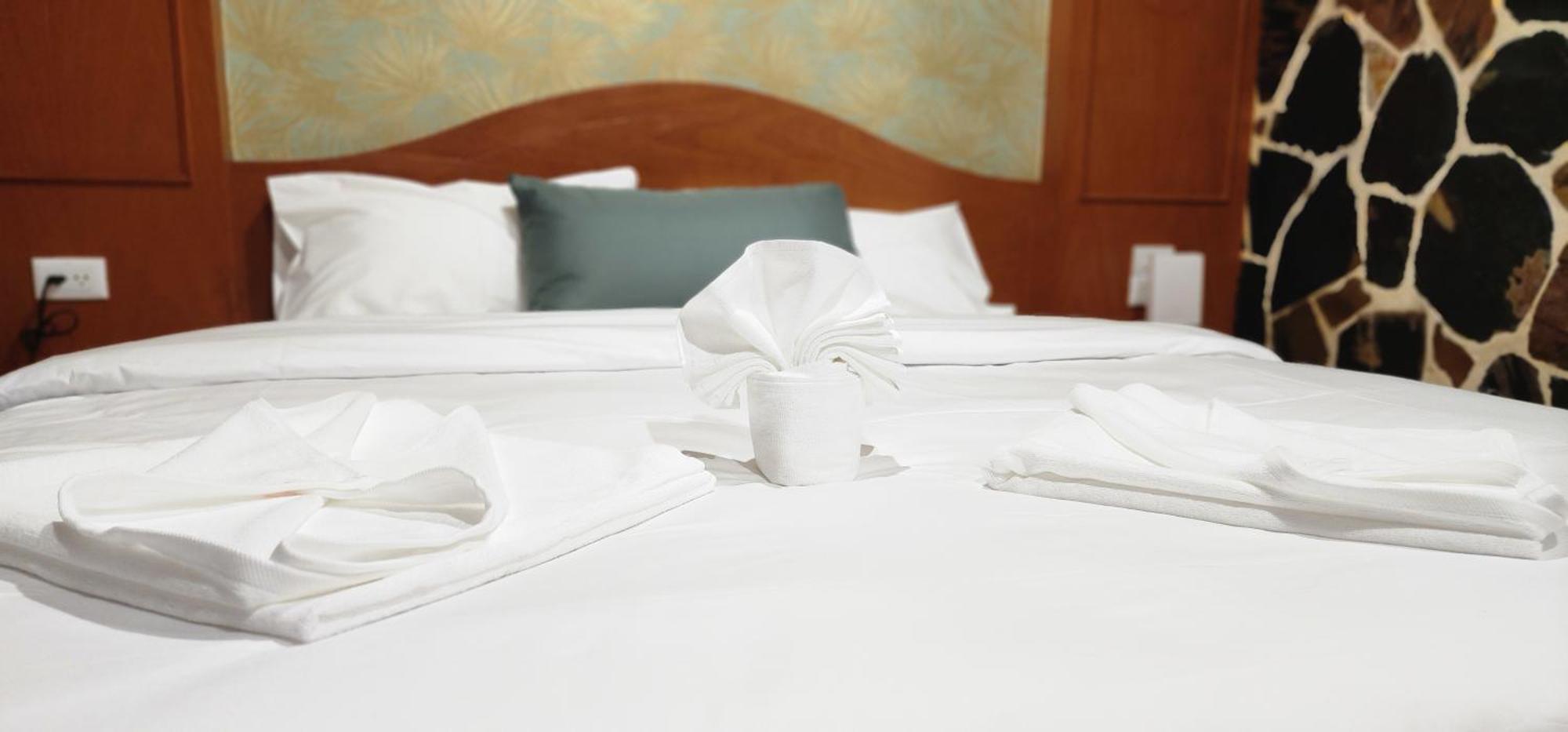 Arya Inn *